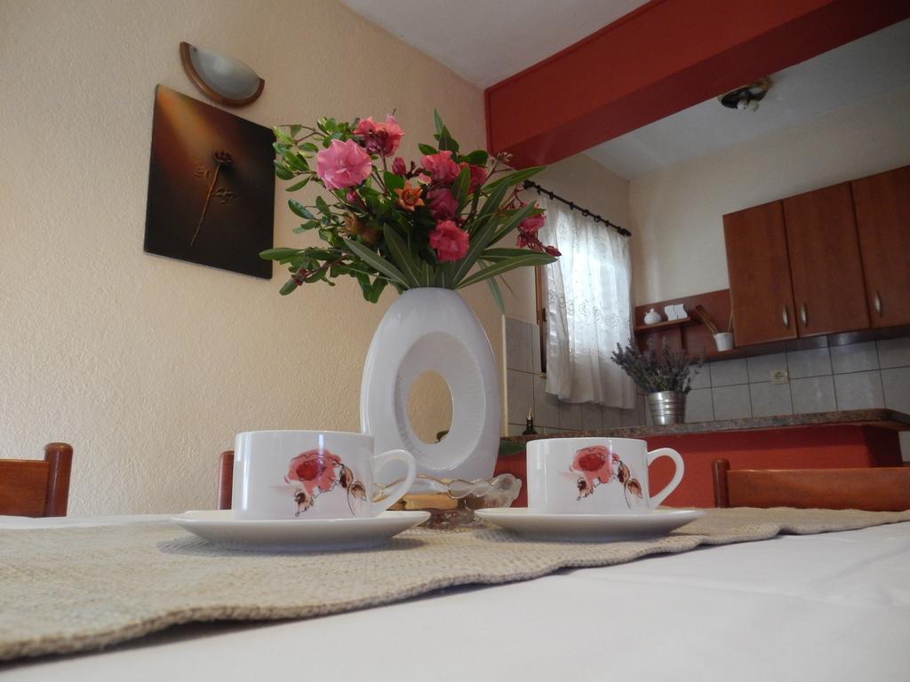 Guesthouse Aria โตรกีร์ ห้อง รูปภาพ