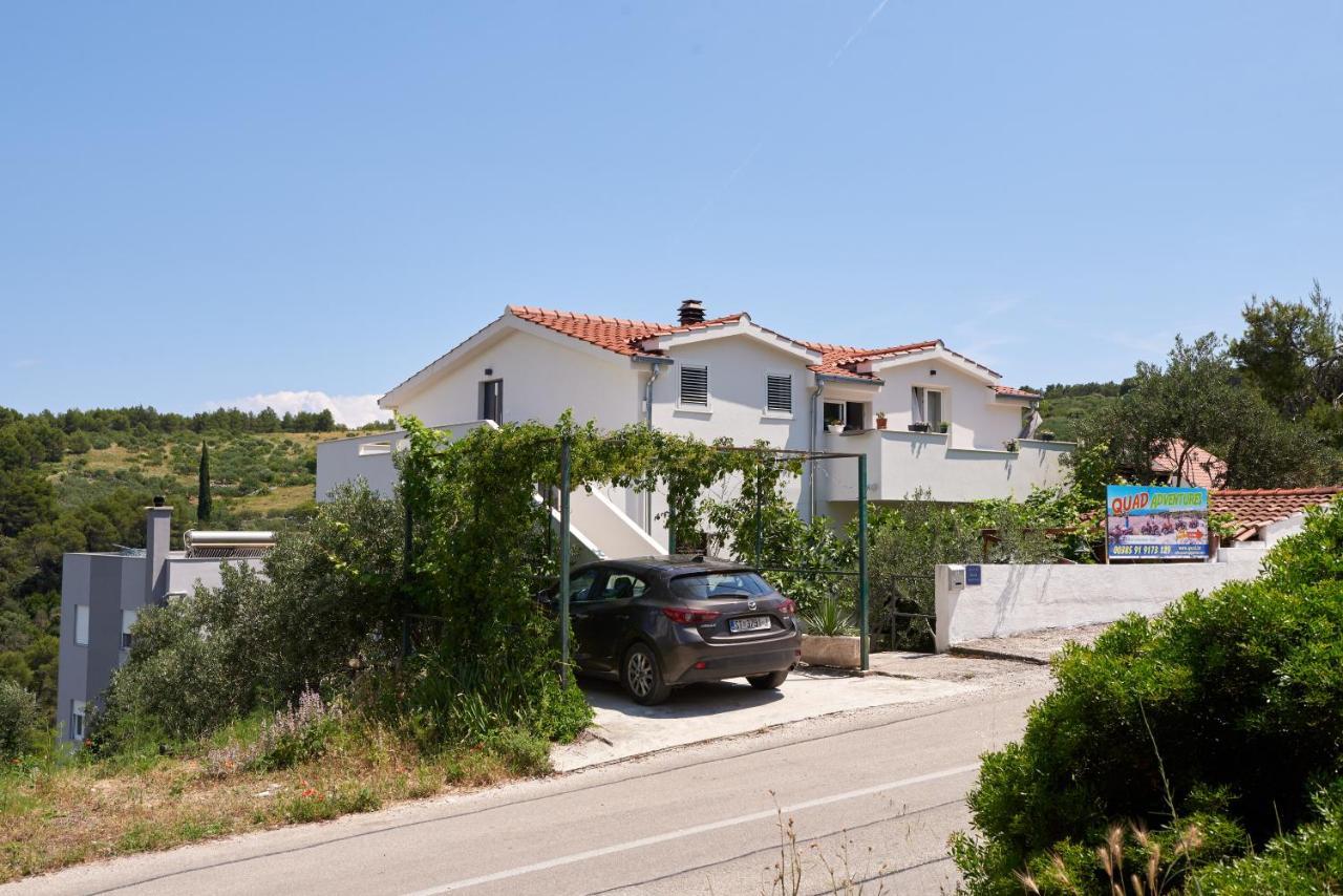 Guesthouse Aria โตรกีร์ ภายนอก รูปภาพ
