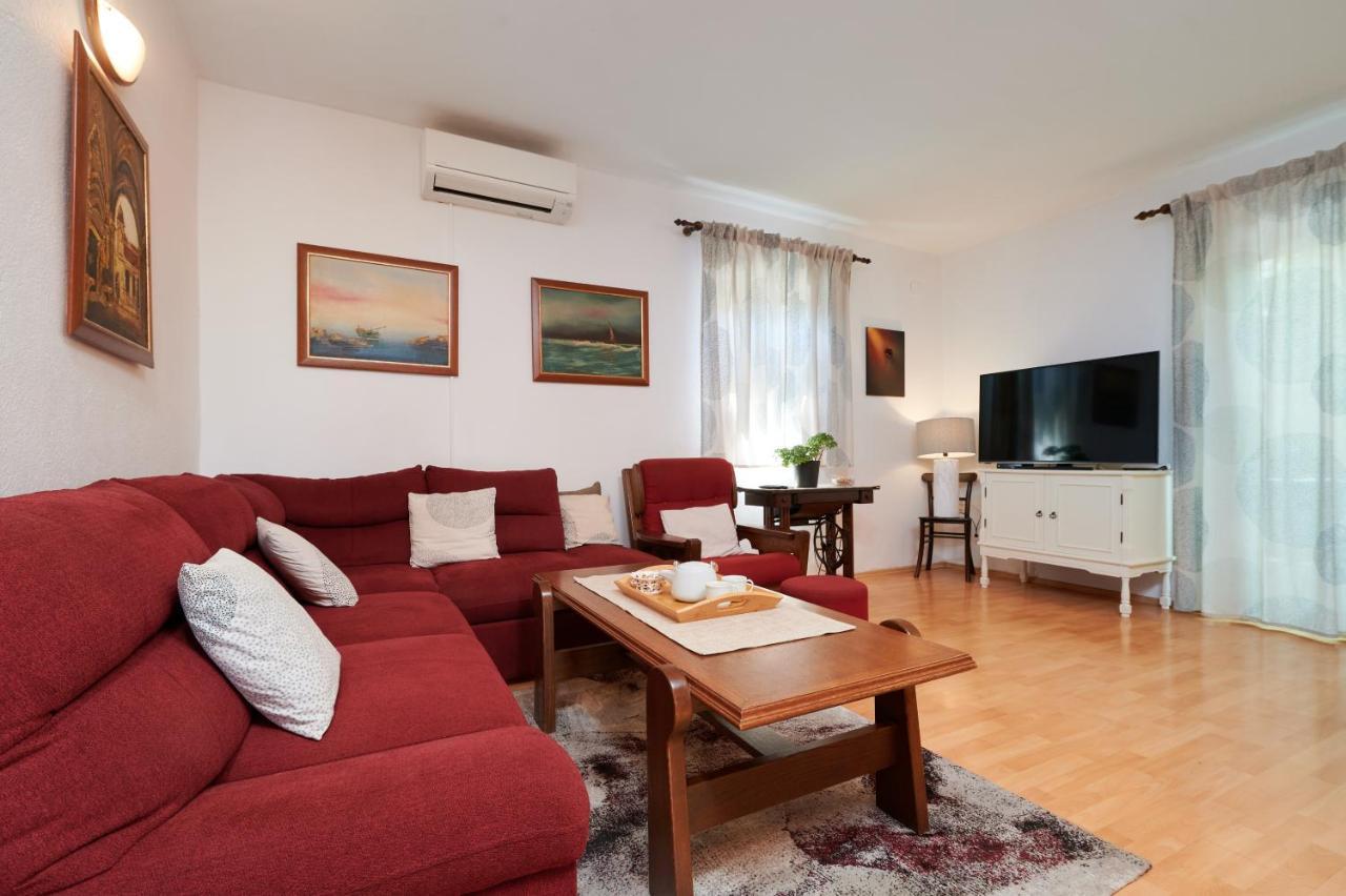Guesthouse Aria โตรกีร์ ภายนอก รูปภาพ