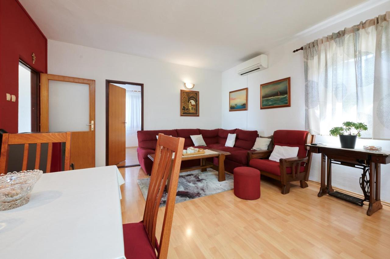 Guesthouse Aria โตรกีร์ ภายนอก รูปภาพ