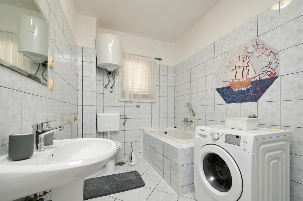 Guesthouse Aria โตรกีร์ ภายนอก รูปภาพ