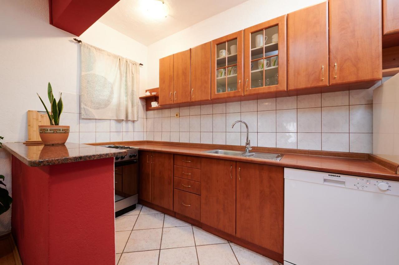 Guesthouse Aria โตรกีร์ ภายนอก รูปภาพ